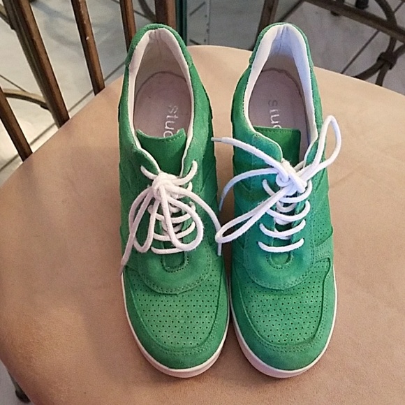 Shoes - Picture 2 of 3